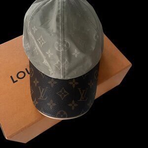 LV GET READY CAP.  Beige, Monogram, silk, lamb leather trim